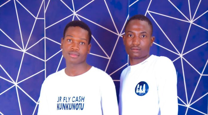 Young Charlzizo ft JR Fly Cash-I Can’t Let You Go